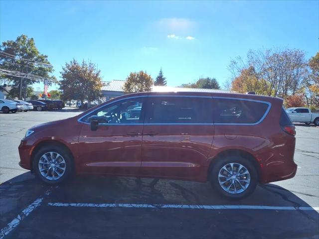 2026 Chrysler Pacifica Select AWD