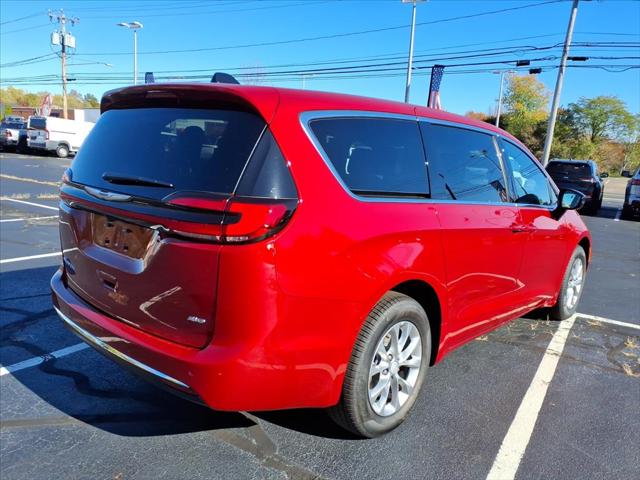 2026 Chrysler Pacifica Select AWD