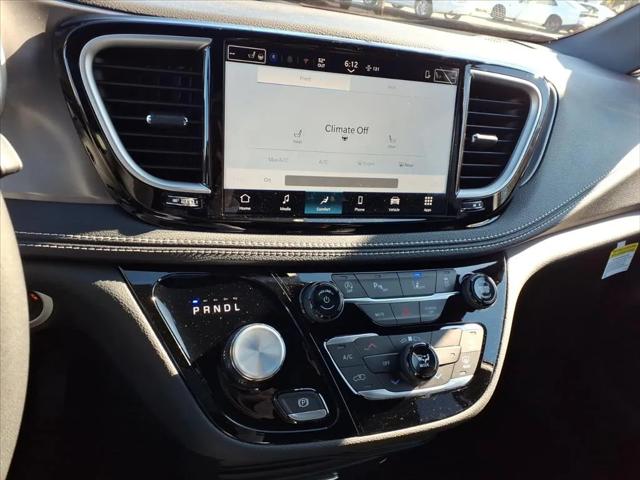 2026 Chrysler Pacifica Select AWD