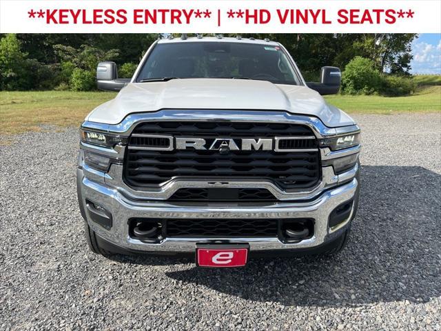 2026 RAM Ram 5500 Chassis Cab RAM 5500 TRADESMAN CHASSIS CREW CAB 4X4 60 CA