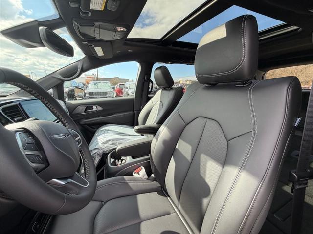 2026 Chrysler Pacifica Select AWD