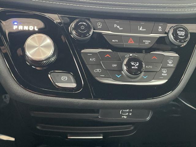 2026 Chrysler Pacifica Select AWD