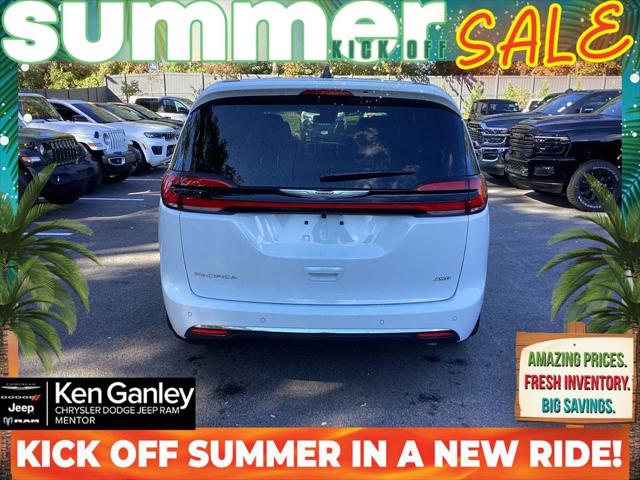 2026 Chrysler Pacifica Select AWD