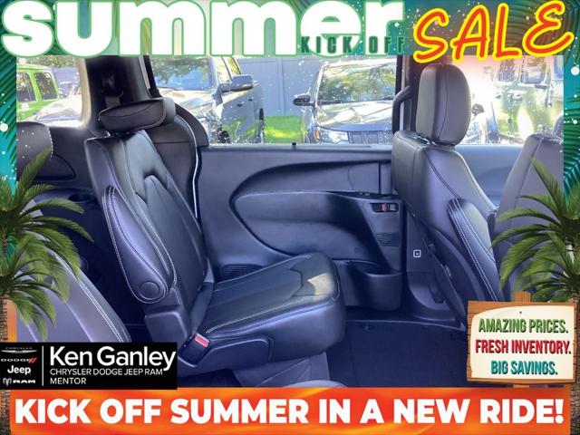 2026 Chrysler Pacifica Select AWD