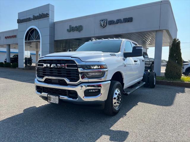 2026 RAM Ram 3500 Chassis Cab RAM 3500 TRADESMAN CREW CAB CHASSIS 4X4 60 CA