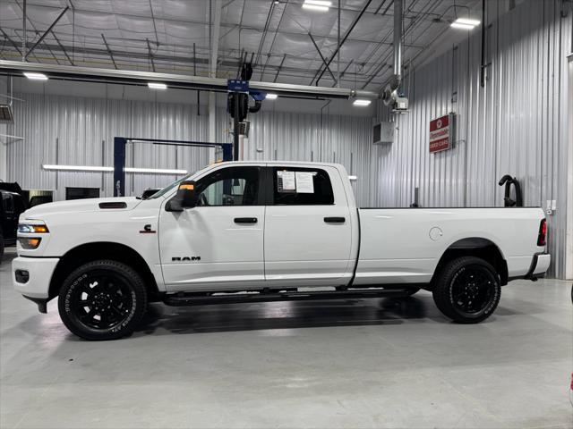 2025 RAM 3500 Big Horn Crew Cab 4x4 8 Box