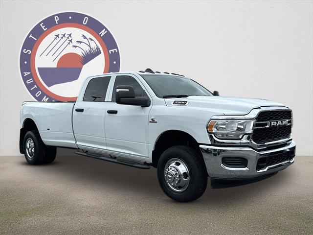 2024 RAM 3500 Tradesman Crew Cab 4x4 8 Box