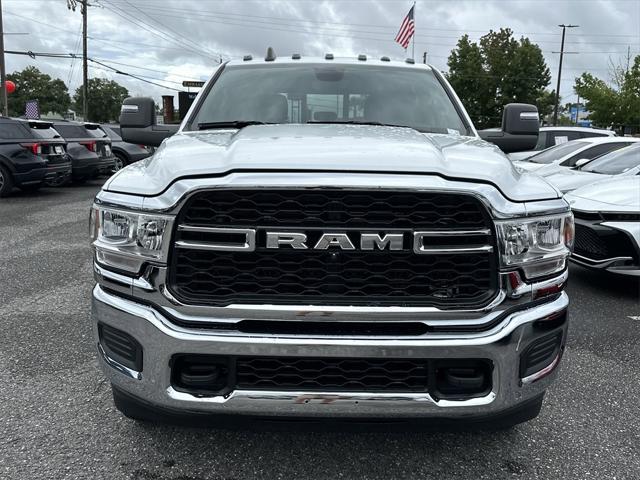 2024 RAM 3500 Tradesman Crew Cab 4x4 8 Box