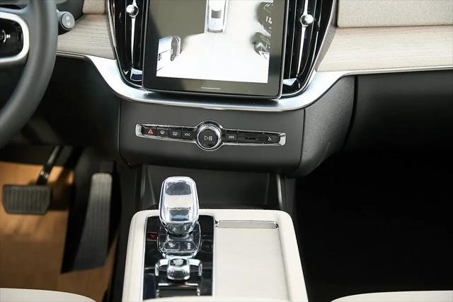 2026 Volvo XC90 Plug-In Hybrid Plus, T8 AWD, Electric/Gasoline, Bright, 7 Seats