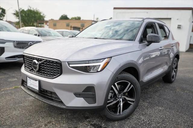 2026 Volvo XC40 Core, B5 AWD Gas (mild hybrid), Dark