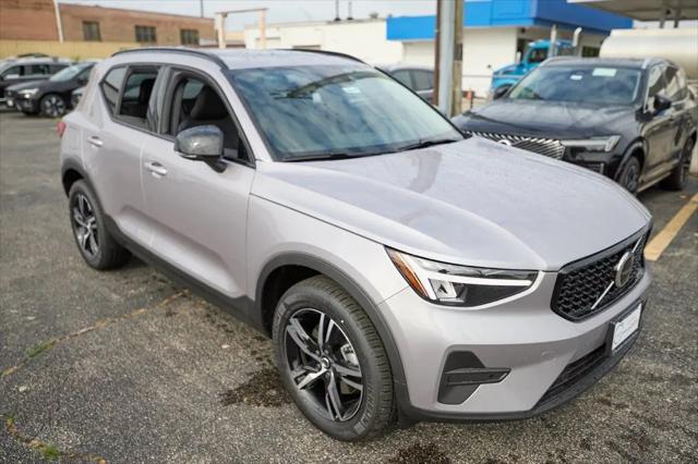 2026 Volvo XC40 Core, B5 AWD Gas (mild hybrid), Dark