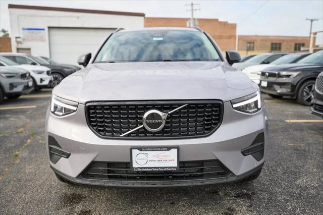 2026 Volvo XC40 Core, B5 AWD Gas (mild hybrid), Dark