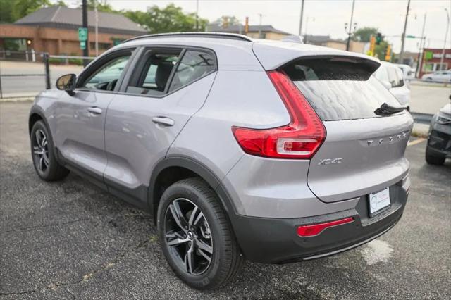 2026 Volvo XC40 Core, B5 AWD Gas (mild hybrid), Dark