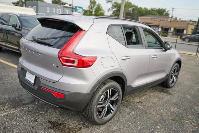 2026 Volvo XC40 Core, B5 AWD Gas (mild hybrid), Dark