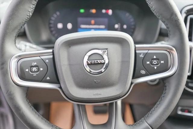 2026 Volvo XC40 Core, B5 AWD Gas (mild hybrid), Dark