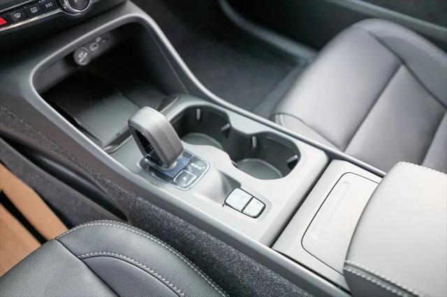 2026 Volvo XC40 Core, B5 AWD Gas (mild hybrid), Dark