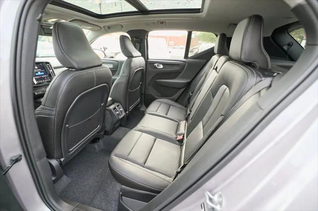 2026 Volvo XC40 Core, B5 AWD Gas (mild hybrid), Dark
