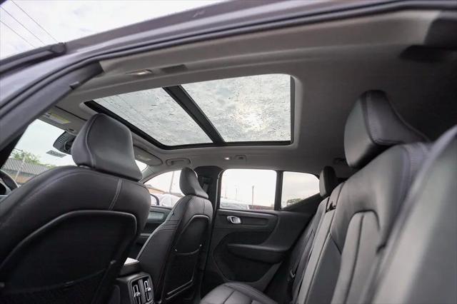 2026 Volvo XC40 Core, B5 AWD Gas (mild hybrid), Dark