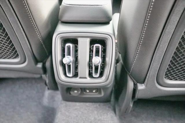 2026 Volvo XC40 Core, B5 AWD Gas (mild hybrid), Dark