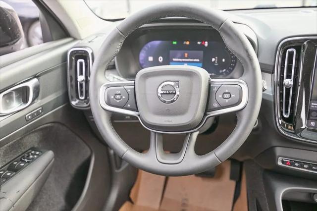 2026 Volvo XC40 Core, B5 AWD Gas (mild hybrid), Dark