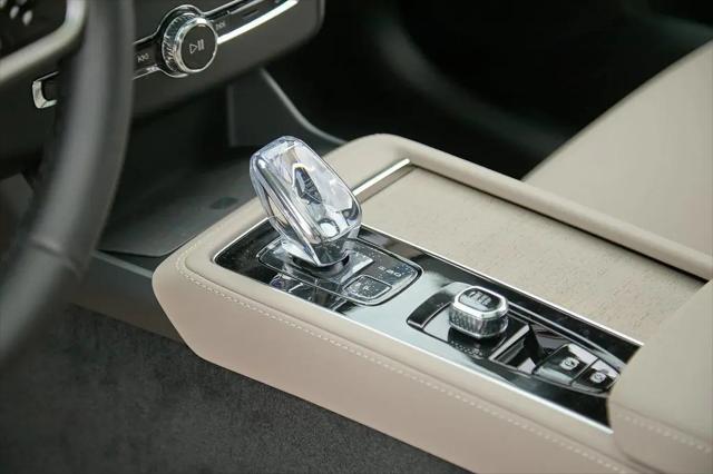 2026 Volvo XC90 Plus, B6 AWD Gas (mild hybrid), Gasoline, Bright, 7 Seats