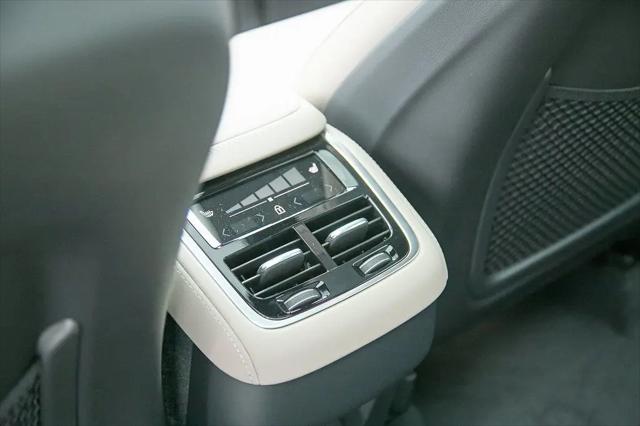 2026 Volvo XC90 Plus, B6 AWD Gas (mild hybrid), Gasoline, Bright, 7 Seats