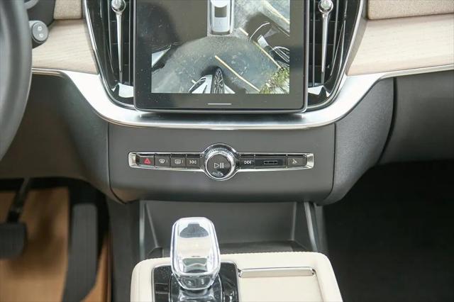 2026 Volvo XC90 Plus, B6 AWD Gas (mild hybrid), Gasoline, Bright, 7 Seats