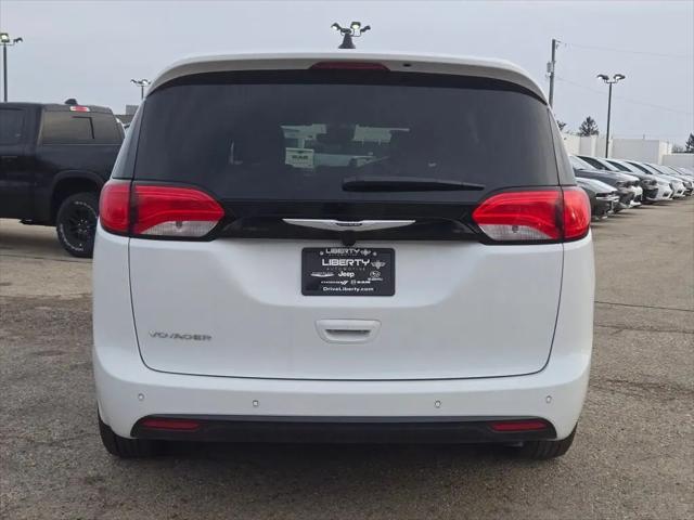2025 Chrysler Voyager LX