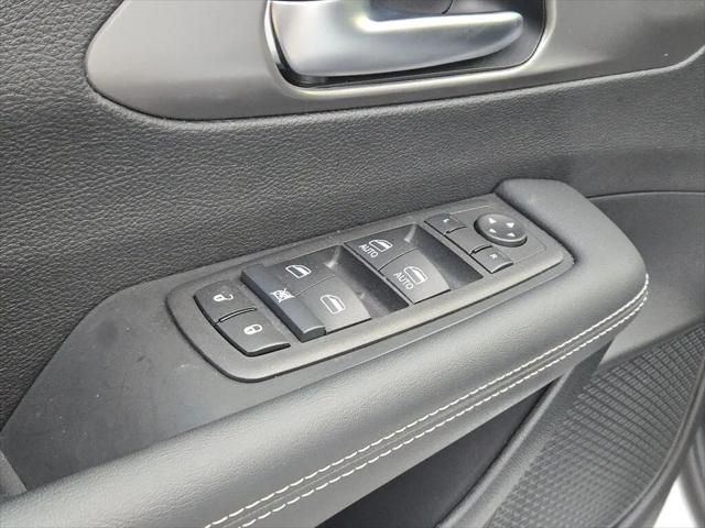 2025 Chrysler Voyager LX