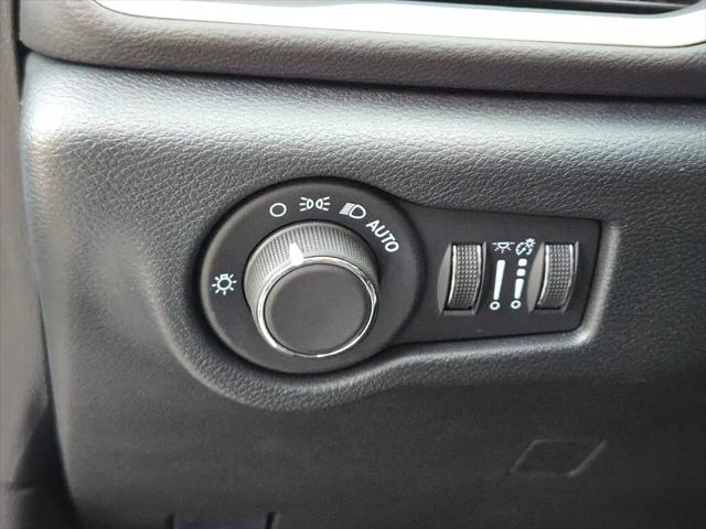 2025 Chrysler Voyager LX