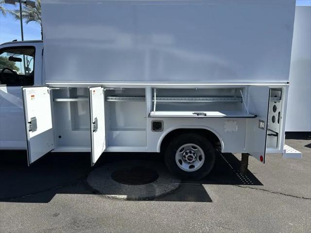 2025 GMC Savana Cutaway Work Van