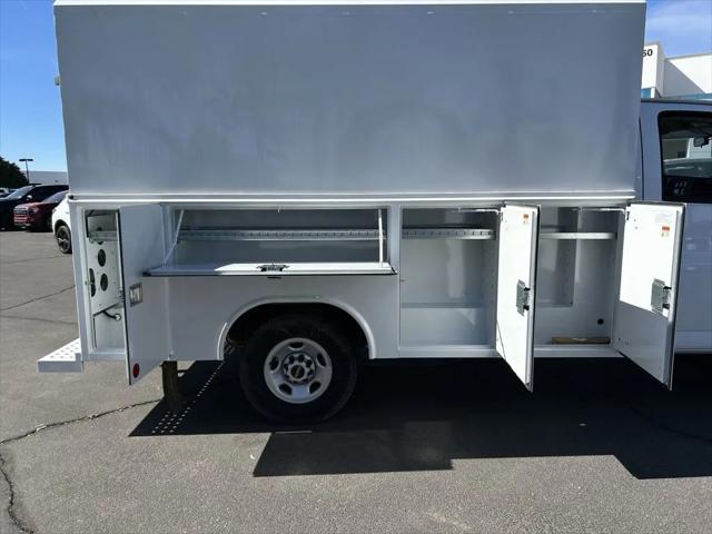 2025 GMC Savana Cutaway Work Van