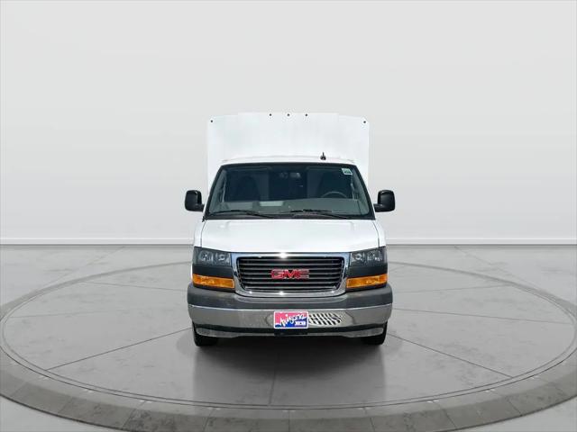 2025 GMC Savana Cutaway Work Van