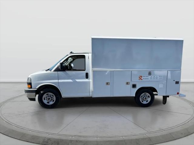 2025 GMC Savana Cutaway Work Van