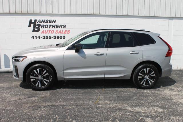 2024 Volvo XC60 B5 Core Dark Theme