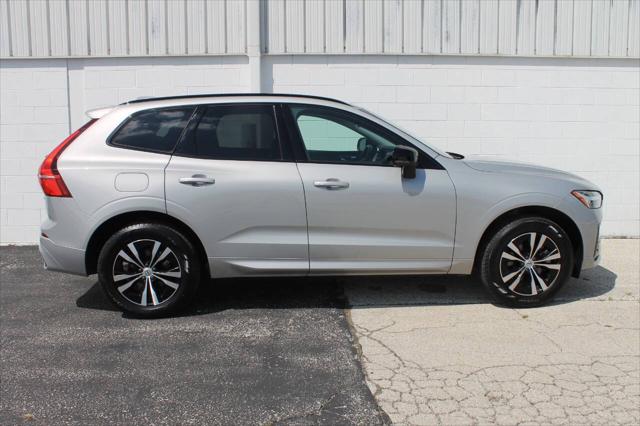 2024 Volvo XC60 B5 Core Dark Theme