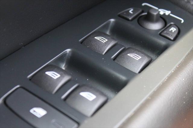 2024 Volvo XC60 B5 Core Dark Theme