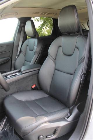 2024 Volvo XC60 B5 Core Dark Theme