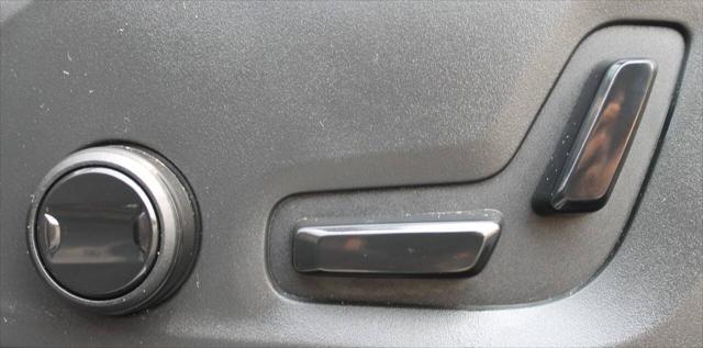 2024 Volvo XC60 B5 Core Dark Theme