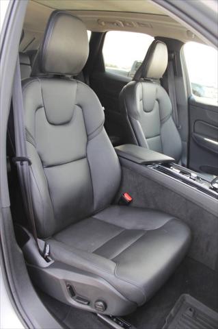 2024 Volvo XC60 B5 Core Dark Theme