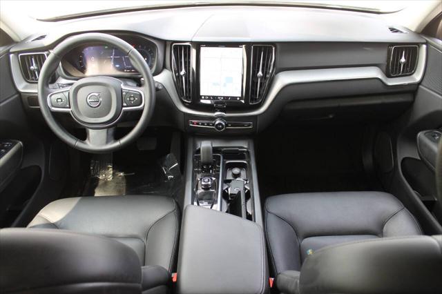 2024 Volvo XC60 B5 Core Dark Theme
