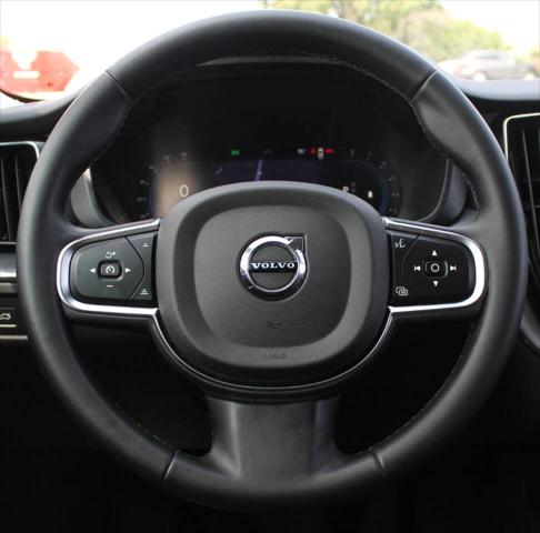 2024 Volvo XC60 B5 Core Dark Theme
