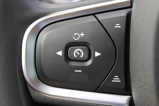 2024 Volvo XC60 B5 Core Dark Theme