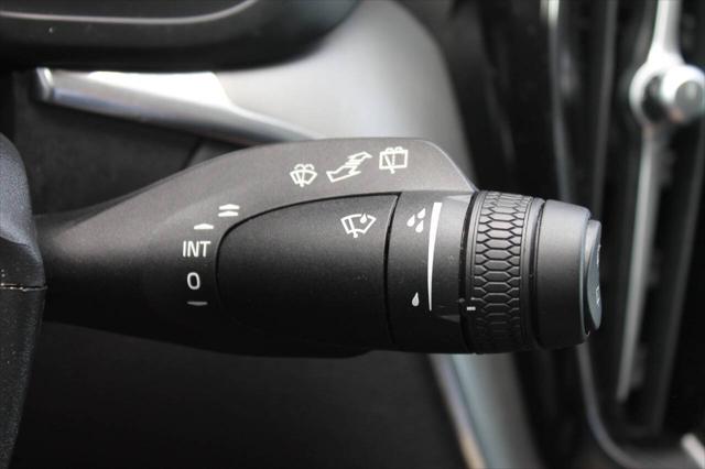 2024 Volvo XC60 B5 Core Dark Theme