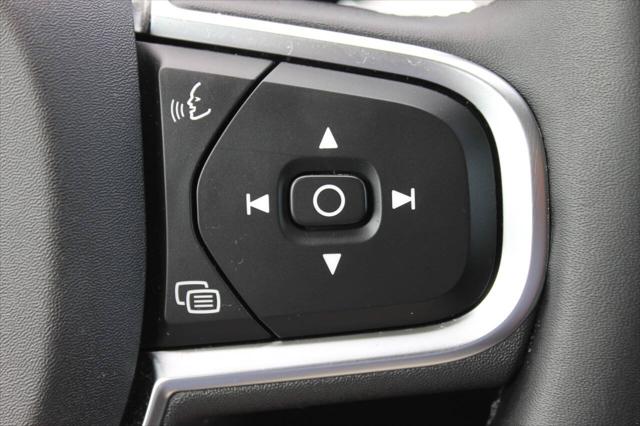 2024 Volvo XC60 B5 Core Dark Theme