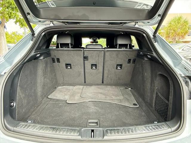2021 Porsche Macan Standard