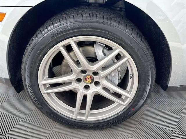 2021 Porsche Macan Standard