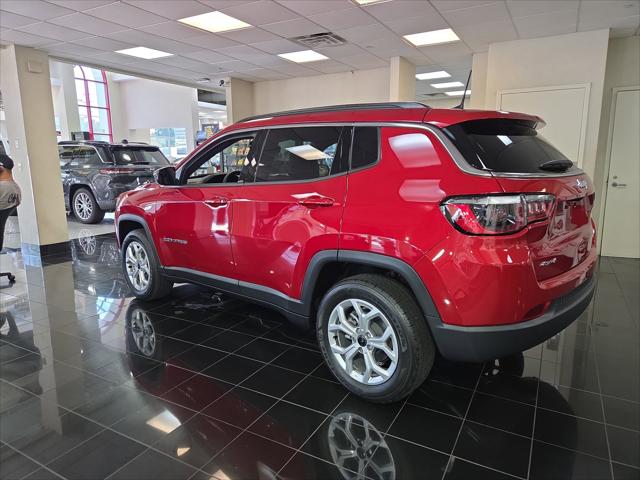 2025 Jeep Compass COMPASS LATITUDE 4X4
