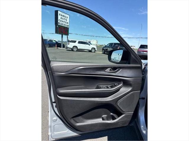 2024 Jeep Grand Cherokee L Altitude 4x4