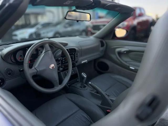 2003 Porsche 911 Carrera 4